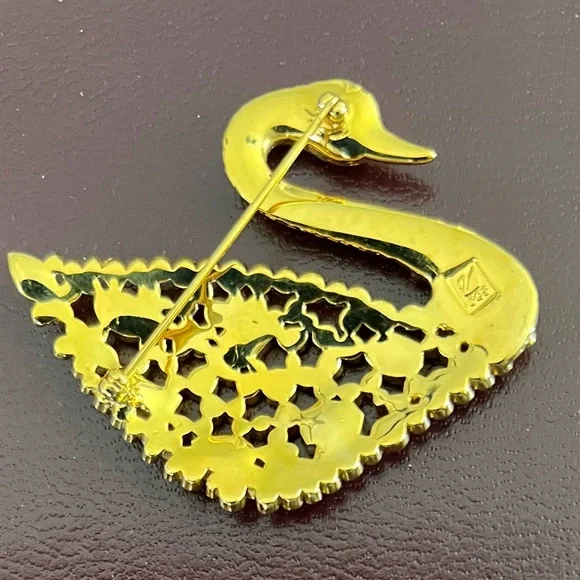 Elegant Swarovski Gold-tone Swan Brooch with Multicolor Gemstones - Picture 6 of 7